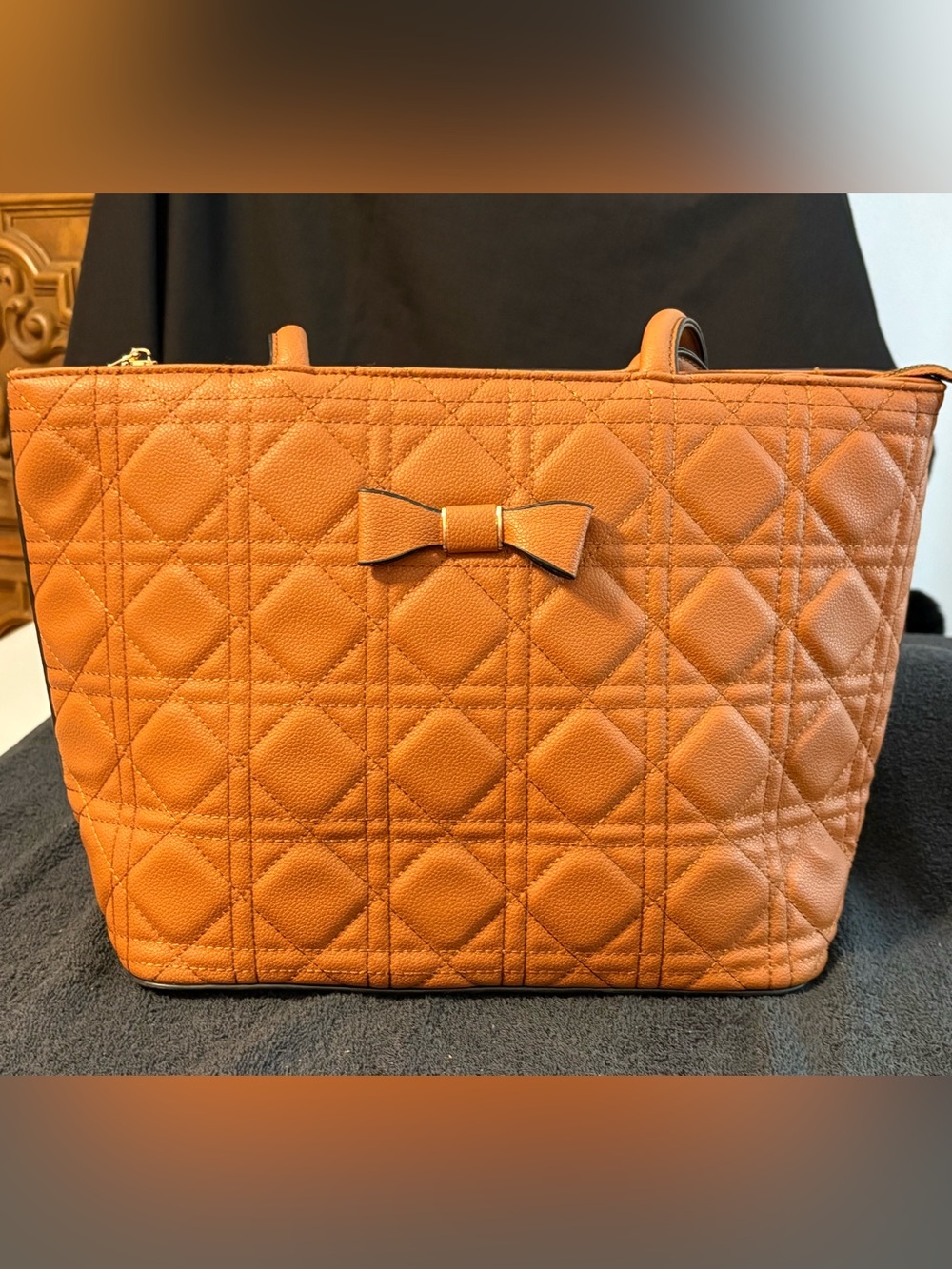 Quilted tote handbag w/a bow charm accent on the front & diamond stitch pattern